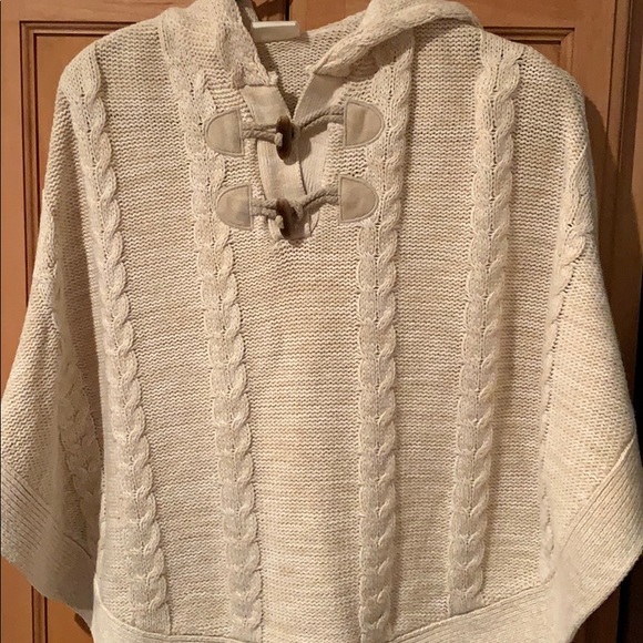 Girls hooded cape - Picture 1 of 2